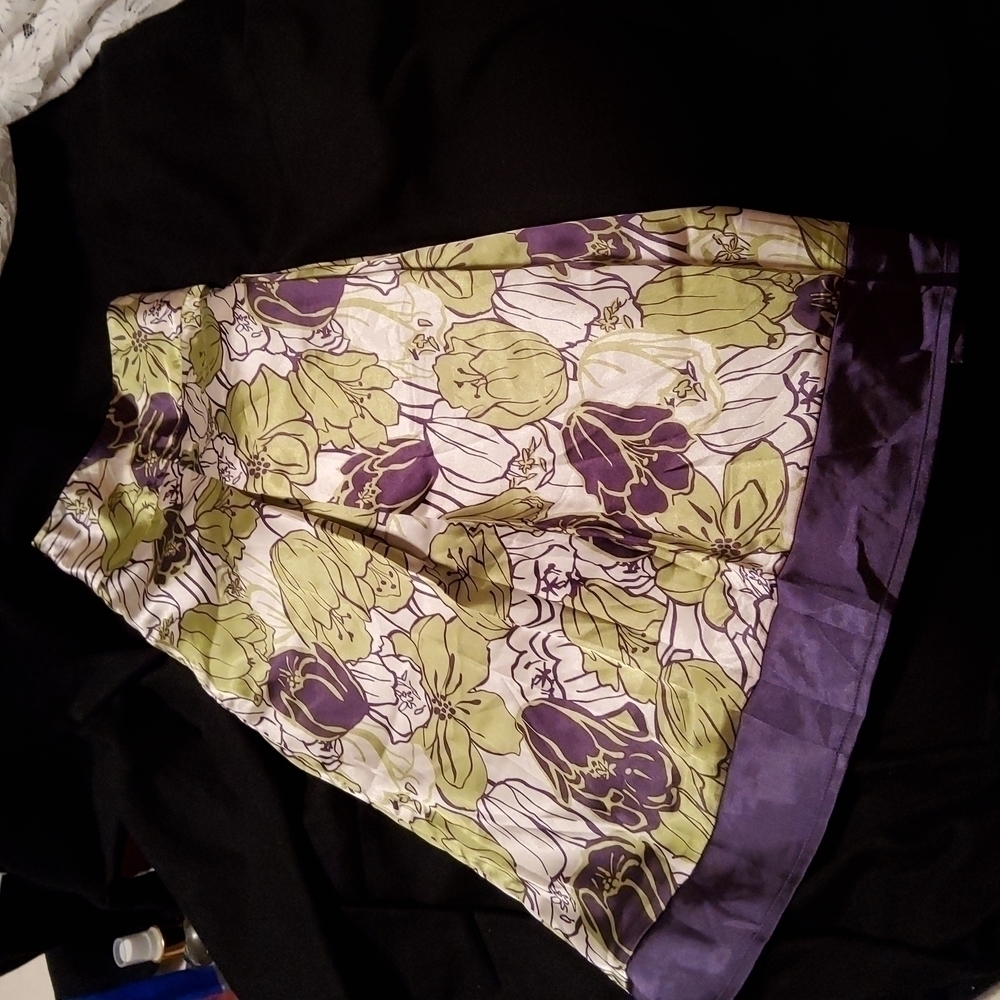 Russell Kemp floral satin pleated skirt size 14 very good condition - Picture 3 of 4